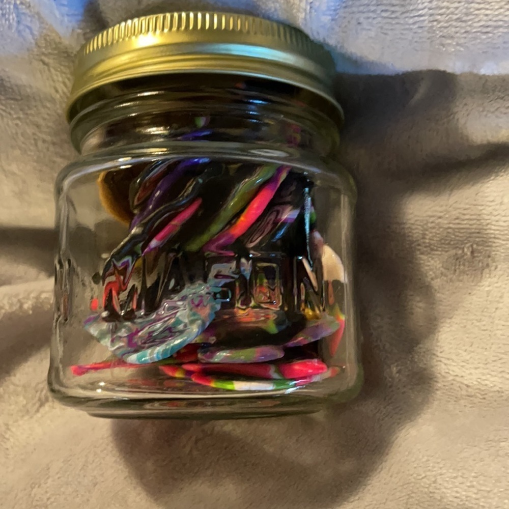 Jar of 20 various size/design polymer clay hearts - Picture 8 of 8